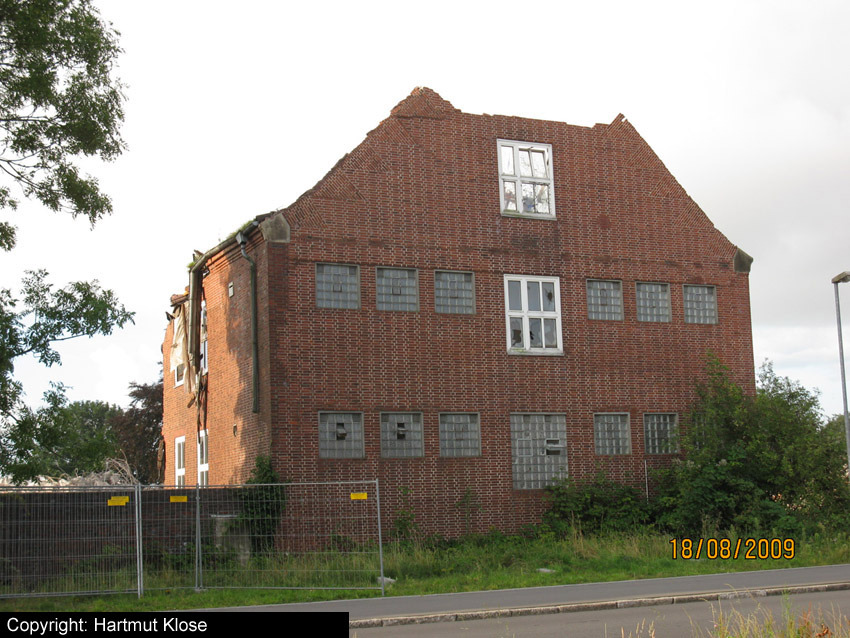 Banter Kaserne / übernächstes Hauptgebäude östlich des Biosphere
